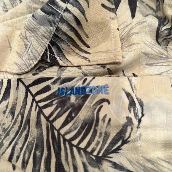 TOMMY BAHAMA PALM PRINT CAMP SHIRT XXL WOODEN BUTTONS 70% silk 30% coolmax poly - Picture 9 of 9